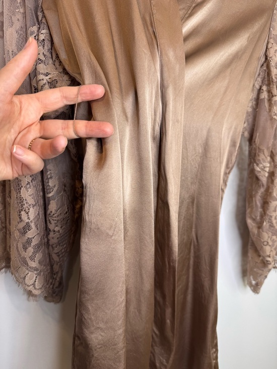 Hunkemöller Noir collection Taupe Lace-Sleeve Satin Robe Kimono Silk - Picture 6 of 11